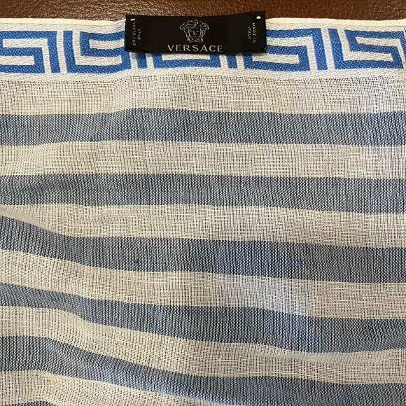 Authentic rare Versace linen scarf - Picture 3 of 7